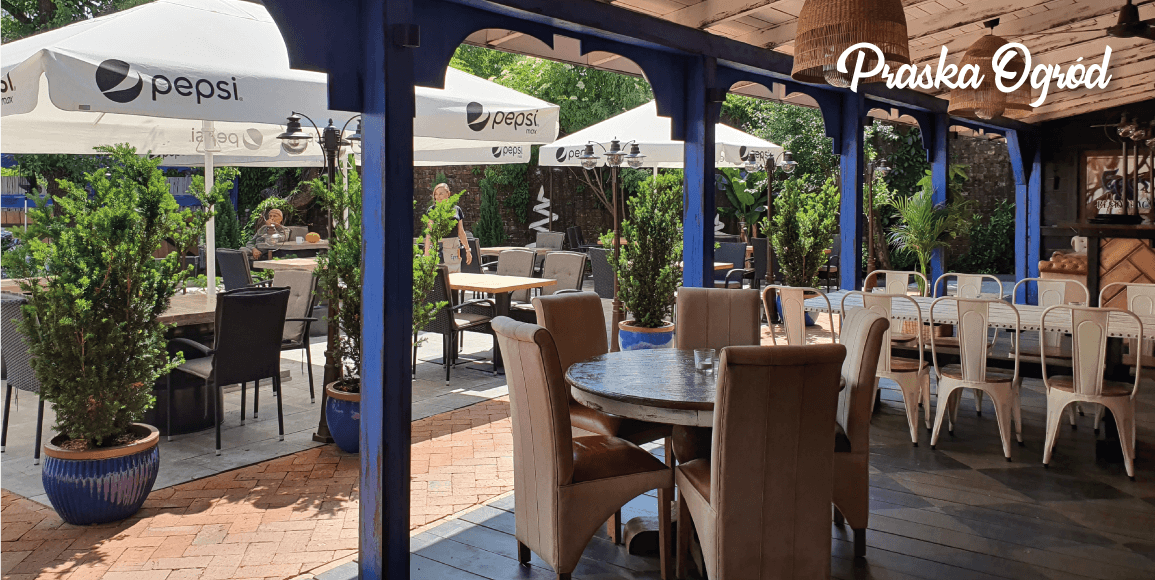 Ogród restauracji EFES wieczorem